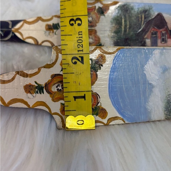 Decorative Hand-Painted Wooden Skate blades - Picture 5 of 7